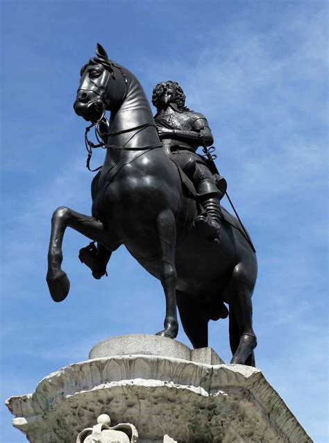 statue of king charles